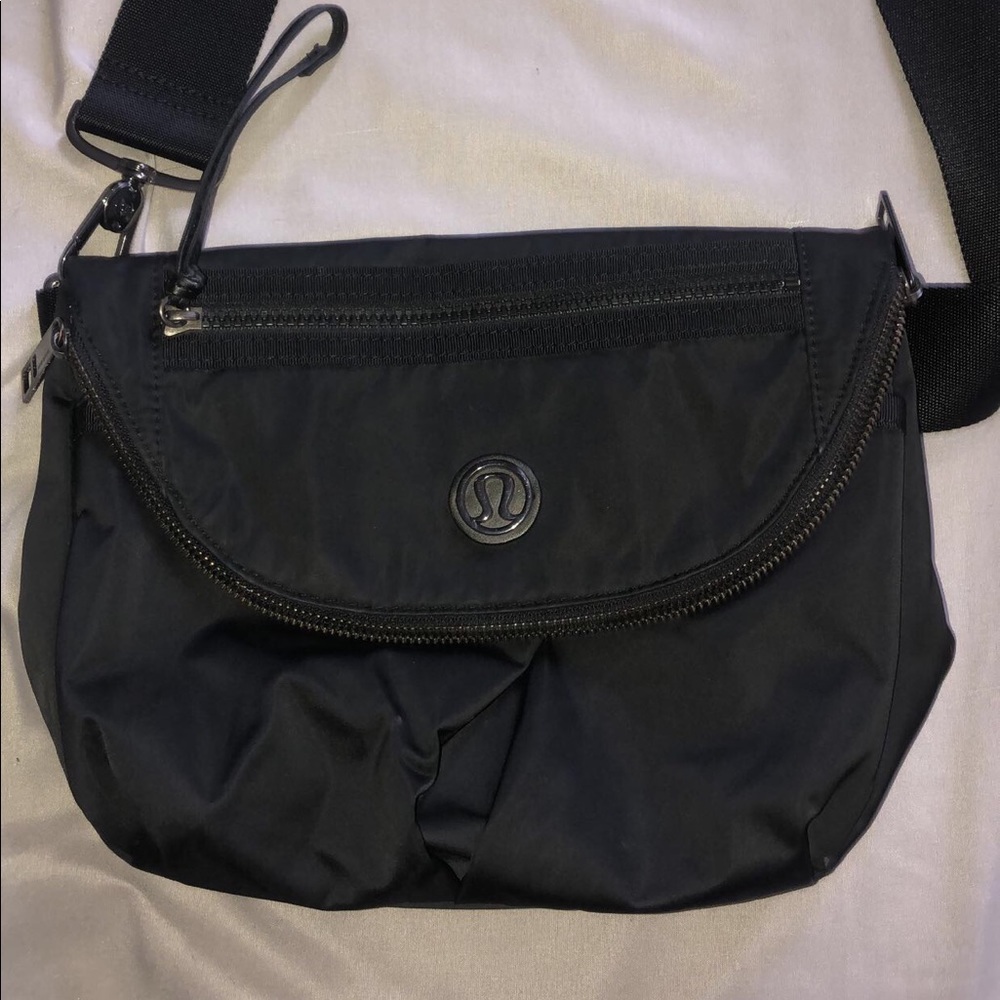 Small lululemon crossbody bag